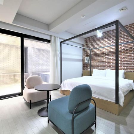 Seomyeon Hound Hotel 1St Street Busan Exterior photo